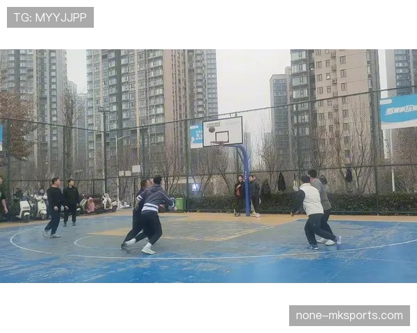 篮球新手必看：如何正确判断抢篮板时是否犯规